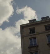 Emily_in_Paris_S02E09_WEBRip_x264-ION10_0328.jpg