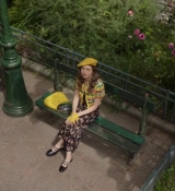 Emily_in_Paris_S02E09_WEBRip_x264-ION10_0345.jpg