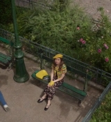 Emily_in_Paris_S02E09_WEBRip_x264-ION10_0350.jpg
