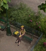 Emily_in_Paris_S02E09_WEBRip_x264-ION10_0354.jpg