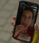 Emily_in_Paris_S02E09_WEBRip_x264-ION10_0385.jpg