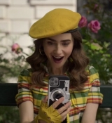 Emily_in_Paris_S02E09_WEBRip_x264-ION10_0390.jpg