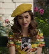 Emily_in_Paris_S02E09_WEBRip_x264-ION10_0393.jpg