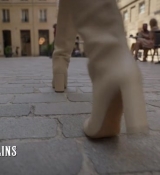 Emily_in_Paris_S02E09_WEBRip_x264-ION10_0442.jpg