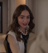 Emily_in_Paris_S02E09_WEBRip_x264-ION10_0516.jpg