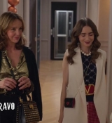 Emily_in_Paris_S02E09_WEBRip_x264-ION10_0522.jpg