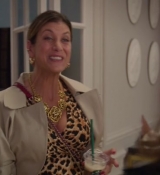 Emily_in_Paris_S02E09_WEBRip_x264-ION10_0530.jpg