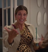 Emily_in_Paris_S02E09_WEBRip_x264-ION10_0531.jpg