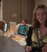 Emily_in_Paris_S02E09_WEBRip_x264-ION10_0540.jpg
