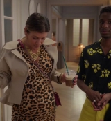 Emily_in_Paris_S02E09_WEBRip_x264-ION10_0562.jpg