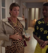 Emily_in_Paris_S02E09_WEBRip_x264-ION10_0563.jpg