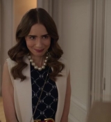 Emily_in_Paris_S02E09_WEBRip_x264-ION10_0567.jpg