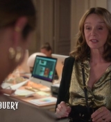 Emily_in_Paris_S02E09_WEBRip_x264-ION10_0568.jpg