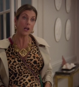 Emily_in_Paris_S02E09_WEBRip_x264-ION10_0573.jpg
