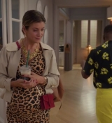 Emily_in_Paris_S02E09_WEBRip_x264-ION10_0626.jpg