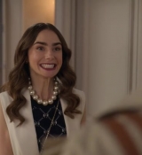 Emily_in_Paris_S02E09_WEBRip_x264-ION10_0632.jpg
