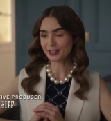 Emily_in_Paris_S02E09_WEBRip_x264-ION10_0643.jpg