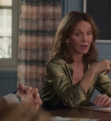 Emily_in_Paris_S02E09_WEBRip_x264-ION10_0652.jpg