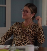 Emily_in_Paris_S02E09_WEBRip_x264-ION10_0688.jpg