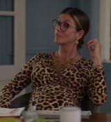 Emily_in_Paris_S02E09_WEBRip_x264-ION10_0694.jpg