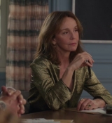 Emily_in_Paris_S02E09_WEBRip_x264-ION10_0697.jpg