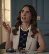 Emily_in_Paris_S02E09_WEBRip_x264-ION10_0699.jpg