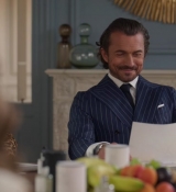 Emily_in_Paris_S02E09_WEBRip_x264-ION10_0712.jpg