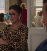 Emily_in_Paris_S02E09_WEBRip_x264-ION10_0731.jpg