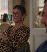 Emily_in_Paris_S02E09_WEBRip_x264-ION10_0750.jpg
