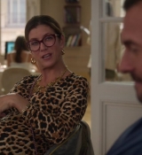 Emily_in_Paris_S02E09_WEBRip_x264-ION10_0758.jpg