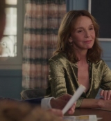Emily_in_Paris_S02E09_WEBRip_x264-ION10_0770.jpg