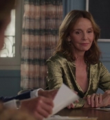Emily_in_Paris_S02E09_WEBRip_x264-ION10_0790.jpg
