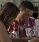 Emily_in_Paris_S02E09_WEBRip_x264-ION10_0828.jpg