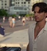 Emily_in_Paris_S02E09_WEBRip_x264-ION10_0905.jpg