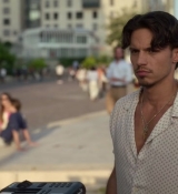 Emily_in_Paris_S02E09_WEBRip_x264-ION10_0928.jpg
