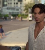 Emily_in_Paris_S02E09_WEBRip_x264-ION10_0954.jpg