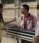 Emily_in_Paris_S02E09_WEBRip_x264-ION10_0966.jpg