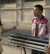 Emily_in_Paris_S02E09_WEBRip_x264-ION10_0969.jpg