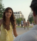Emily_in_Paris_S02E09_WEBRip_x264-ION10_0981.jpg
