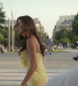 Emily_in_Paris_S02E09_WEBRip_x264-ION10_0993.jpg