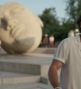 Emily_in_Paris_S02E09_WEBRip_x264-ION10_0999.jpg