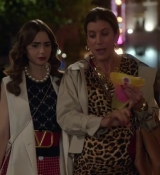 Emily_in_Paris_S02E09_WEBRip_x264-ION10_1071.jpg