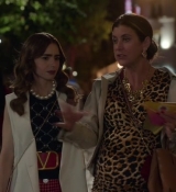 Emily_in_Paris_S02E09_WEBRip_x264-ION10_1078.jpg