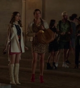 Emily_in_Paris_S02E09_WEBRip_x264-ION10_1094.jpg