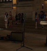 Emily_in_Paris_S02E09_WEBRip_x264-ION10_1102.jpg