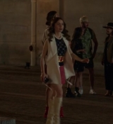 Emily_in_Paris_S02E09_WEBRip_x264-ION10_1112.jpg