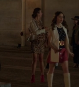 Emily_in_Paris_S02E09_WEBRip_x264-ION10_1113.jpg