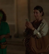 Emily_in_Paris_S02E09_WEBRip_x264-ION10_1121.jpg
