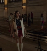 Emily_in_Paris_S02E09_WEBRip_x264-ION10_1125.jpg