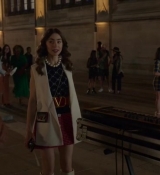 Emily_in_Paris_S02E09_WEBRip_x264-ION10_1127.jpg